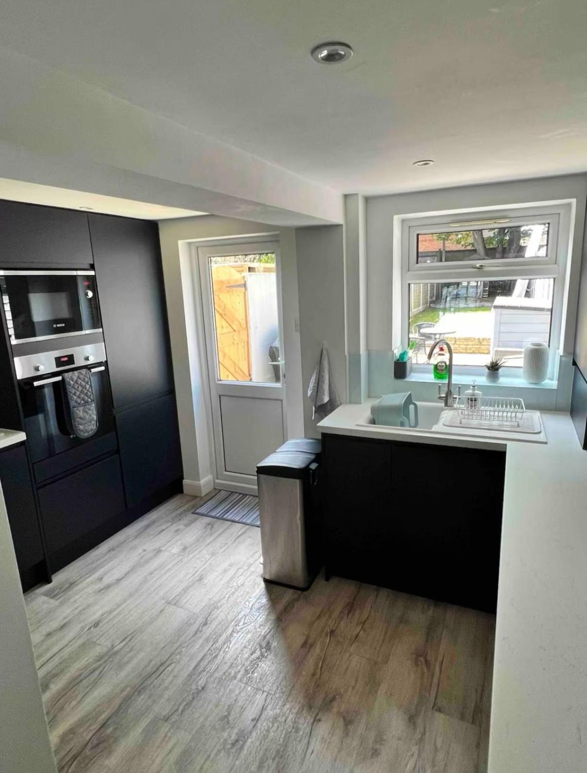 Modern 2 Bed House In Rainham, Kent - Central Location Rainham  Kültér fotó