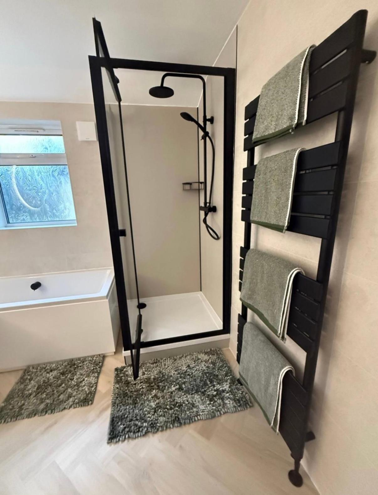 Modern 2 Bed House In Rainham, Kent - Central Location Rainham  Kültér fotó