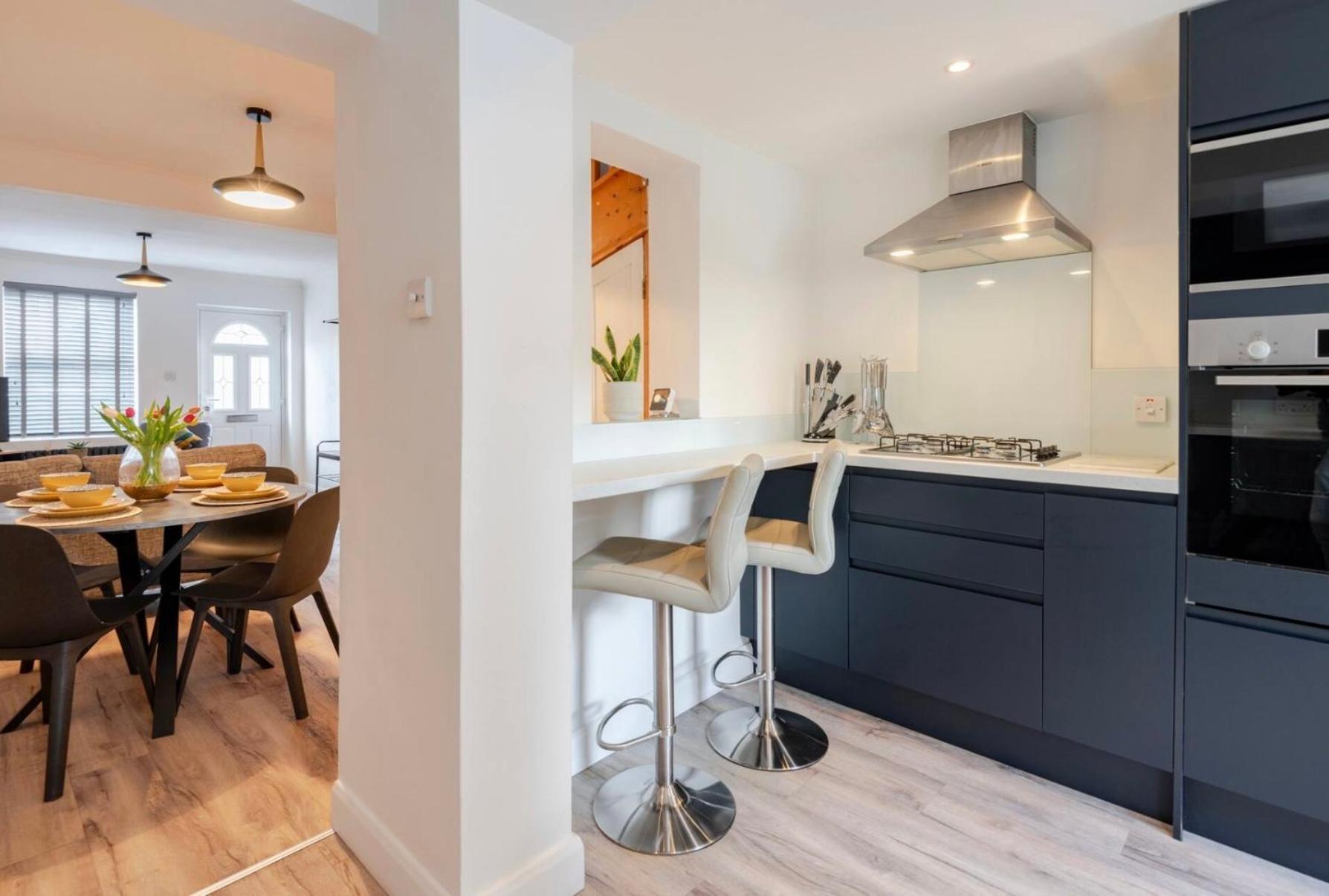 Modern 2 Bed House In Rainham, Kent - Central Location Rainham  Kültér fotó
